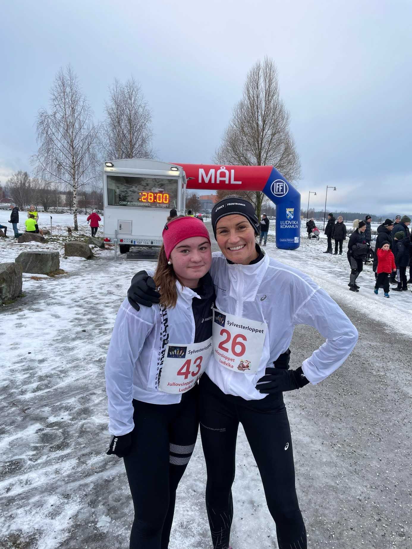 Sofia framför mållinjen i Sylvester-loppet 2022 i Ludvika