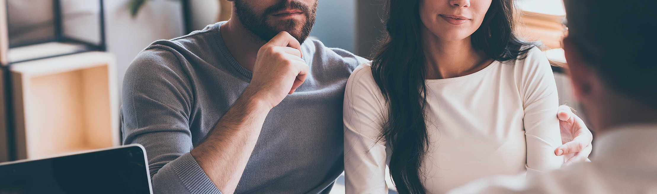 patient SEP accompagné par un proche pendant une consultation