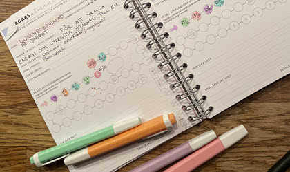 Anteckningsblock med noteringar.